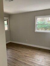 2000 Greenway Ave in Charlotte, NC - Building Photo - Building Photo