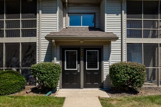 Creek Bay in Indianapolis, IN - Foto de edificio - Building Photo