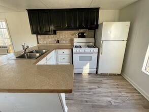 1047 Island Ford Rd in Buford, GA - Foto de edificio - Building Photo