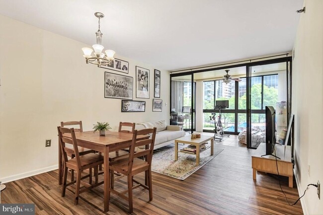 1001 N Randolph St in Arlington, VA - Building Photo - Building Photo