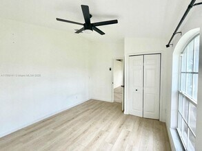 909 SW 10th Pl in Cape Coral, FL - Building Photo - Building Photo