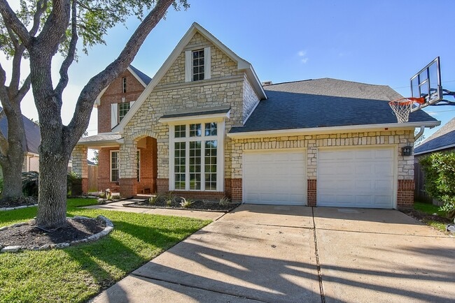 5926 Brook Bend Dr in Sugar Land, TX - Building Photo - Building Photo