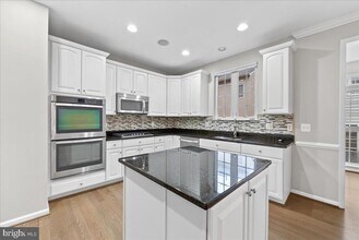 8436 Kirby Lionsdale Dr in Lorton, VA - Building Photo - Building Photo