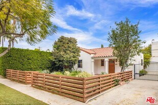 1134 N Poinsettia Pl in West Hollywood, CA - Building Photo