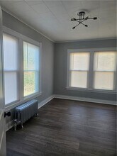32 Pierce St in Westerly, RI - Building Photo - Building Photo