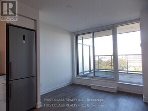 160 Flemington Rd in Toronto, ON - Building Photo - Building Photo