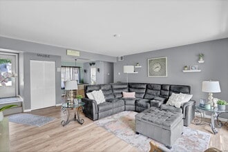 39 Candlewood Dr in South Windsor, CT - Building Photo - Building Photo