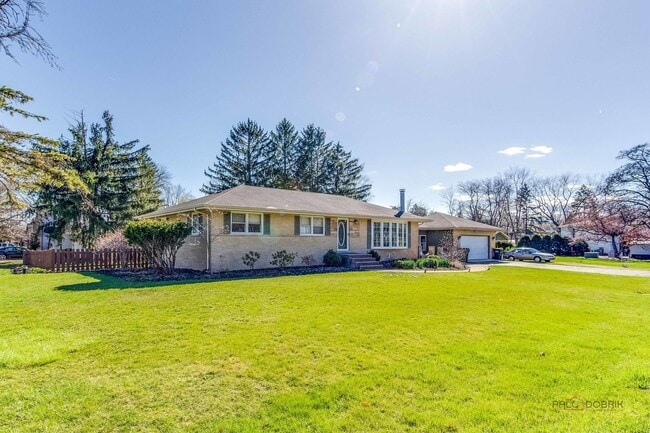 23W073 Dickens Ave in Glendale Heights, IL - Building Photo - Building Photo