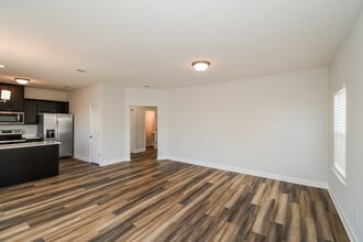 1034 Marne Blvd in Hinesville, GA - Foto de edificio - Building Photo