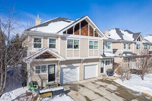 63 Wentworth Cmn SW in Calgary, AB - Building Photo
