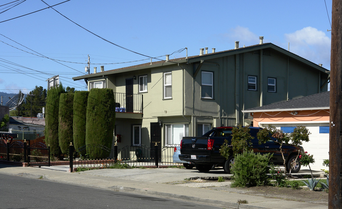 79 Nottingham Ave in Redwood City, CA - Foto de edificio