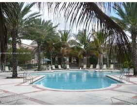 8000 N Nob Hill Rd in Tamarac, FL - Building Photo - Building Photo