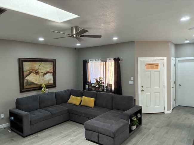 243 Glenridge Park Ln NE in Albuquerque, NM - Building Photo - Building Photo
