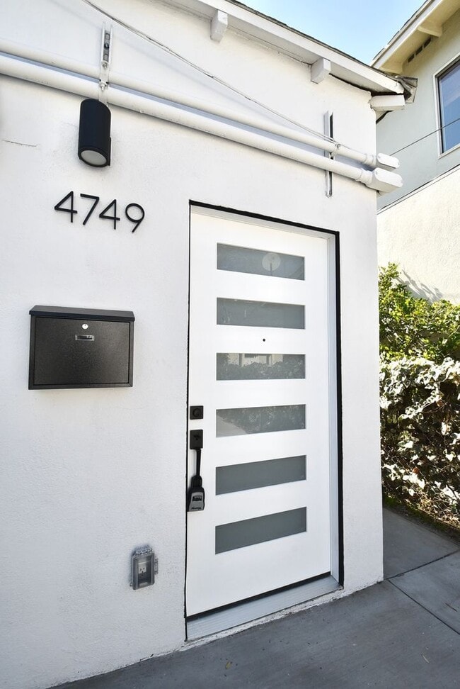 4751 Kraft Ave, Unit 4749 in Los Angeles, CA - Foto de edificio - Building Photo