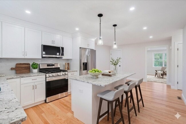 513 Mendon Rd in Attleboro, MA - Building Photo - Building Photo