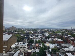 2031 Locust St in Philadelphia, PA - Building Photo - Building Photo