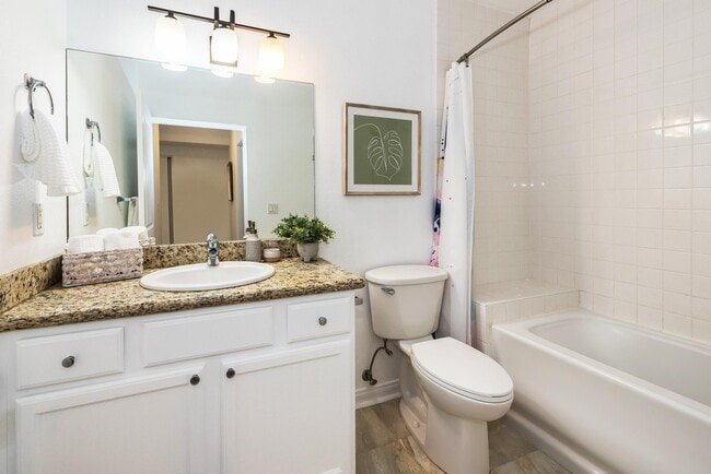 2117 Castillo St in Santa Barbara, CA - Building Photo - Building Photo