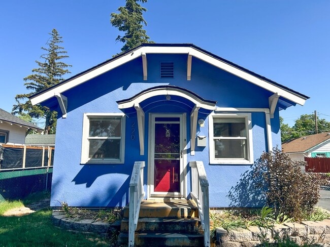 property at 220 Lincoln St
