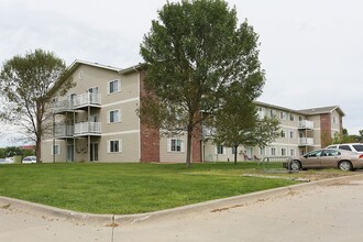 SOUTHERN HILLS in Oskaloosa, IA - Foto de edificio - Building Photo