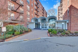 54-44 Little Neck Pkwy in Queens, NY - Building Photo - Building Photo