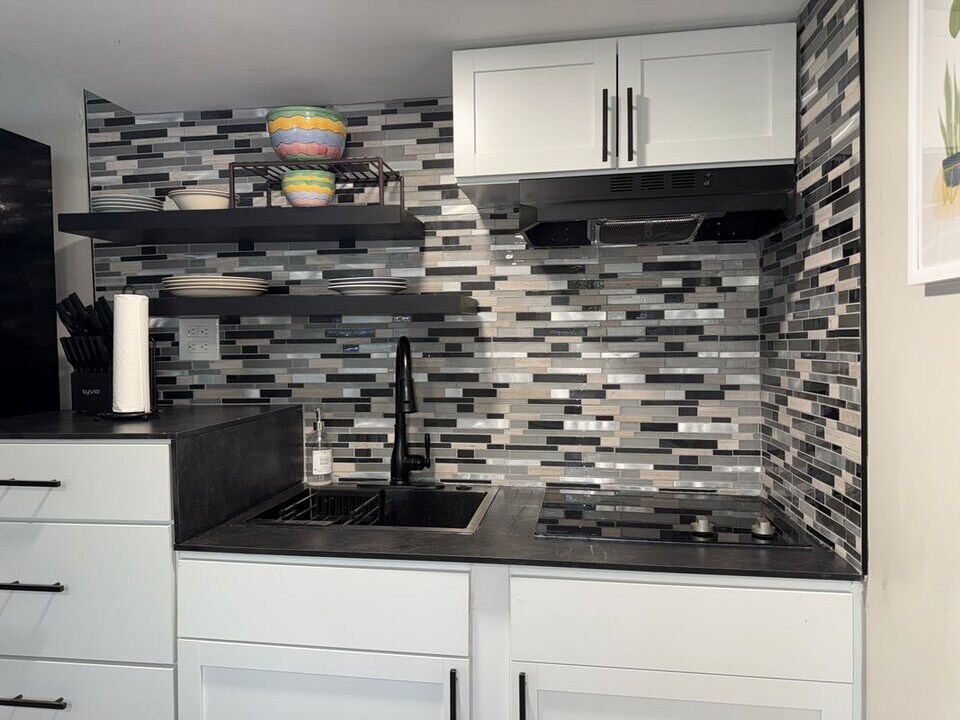 1 S Rosedale St in Baltimore, MD - Building Photo