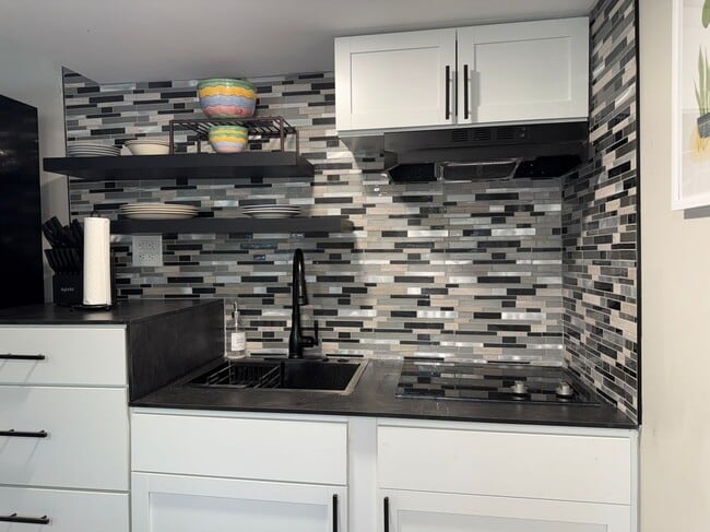 property at 1 S Rosedale St