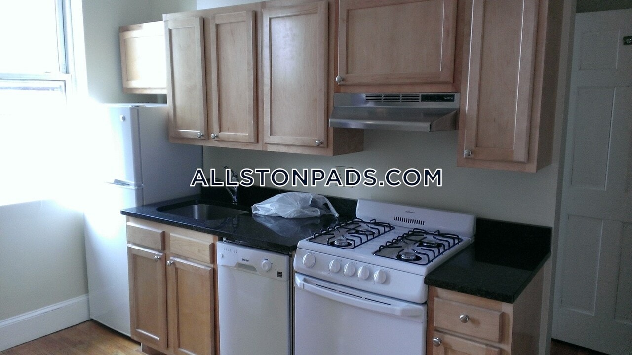 1197 Commonwealth Ave in Boston, MA - Building Photo