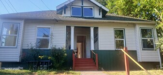 908 15th St, Unit 4 in Bremerton, WA - Building Photo