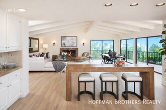 9307 Beverlycrest Dr in Beverly Hills, CA - Foto de edificio - Building Photo