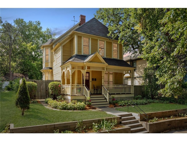 403 Dewey St, Unit 2 in St. Paul, MN - Building Photo - Building Photo