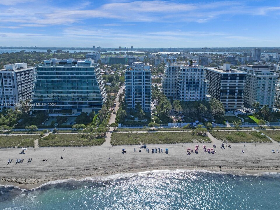 9401 Collins Ave, Unit #203 in Surfside, FL - Foto de edificio