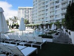 1100 West Ave, Unit 1401 in Miami Beach, FL - Foto de edificio - Building Photo