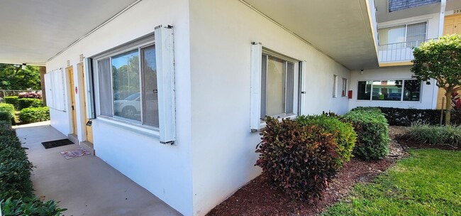 3322 Cynthia Ln in Lake Worth Beach, FL - Building Photo - Building Photo