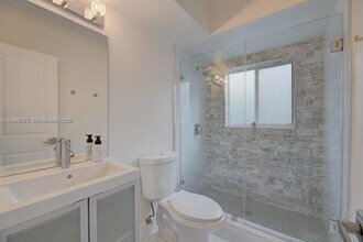 81 Edgewater Dr in Coral Gables, FL - Building Photo - Building Photo