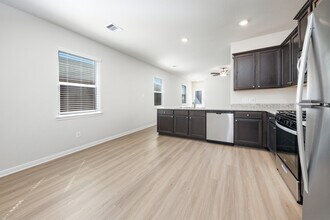 15479 Maple Ter Dr in Conroe, TX - Building Photo - Building Photo