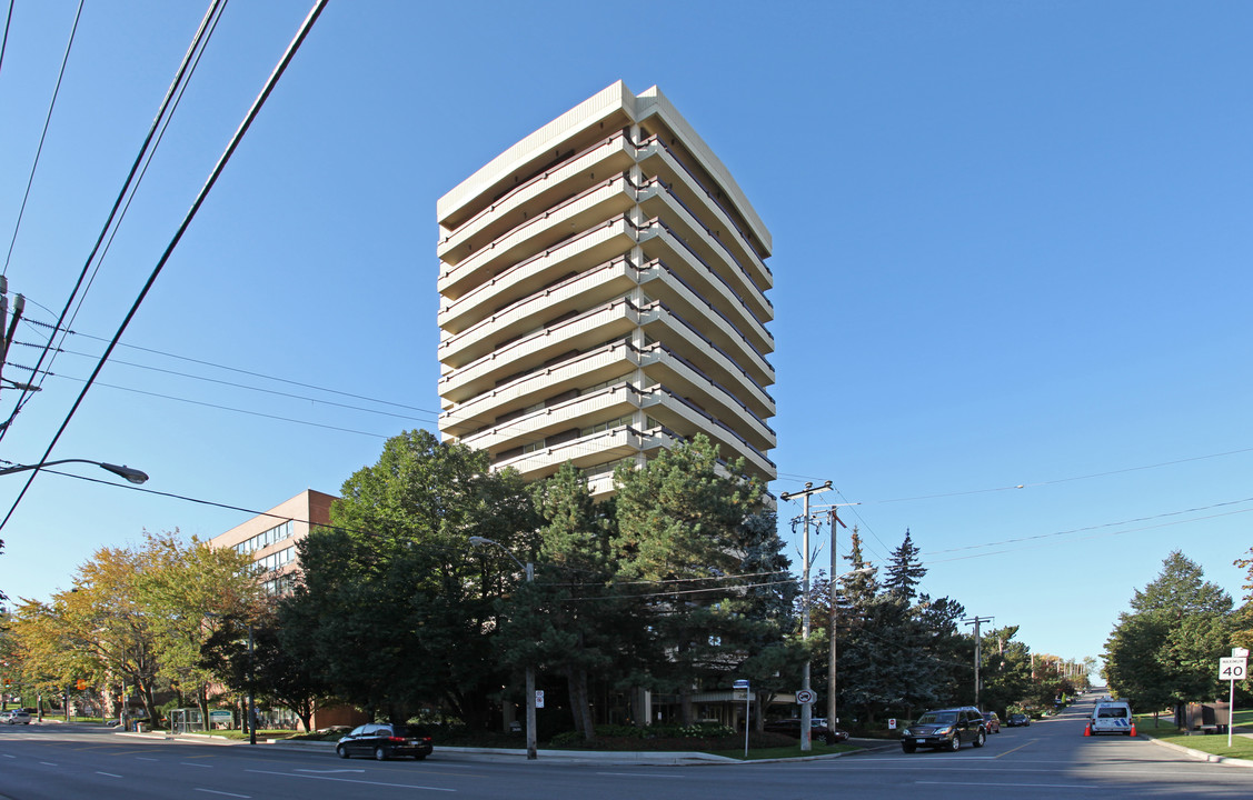 Hillhurst Tower in Toronto, ON - Building Photo