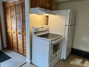 25 Plunkett St, Unit 25A in Pittsfield, MA - Building Photo - Building Photo