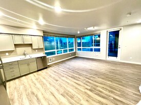 2330 Yakima Ct in Tacoma, WA - Building Photo