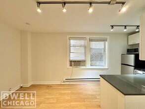 541 W Belmont Ave, Unit 2 in Chicago, IL - Building Photo - Building Photo