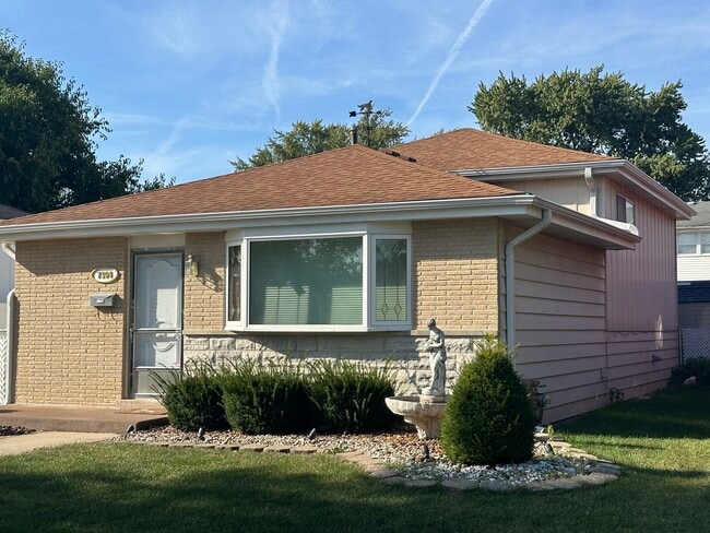 7304 174th St in Tinley Park, IL - Foto de edificio - Building Photo
