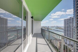 1756 N Bayshore Dr, Unit 33I in Miami, FL - Building Photo