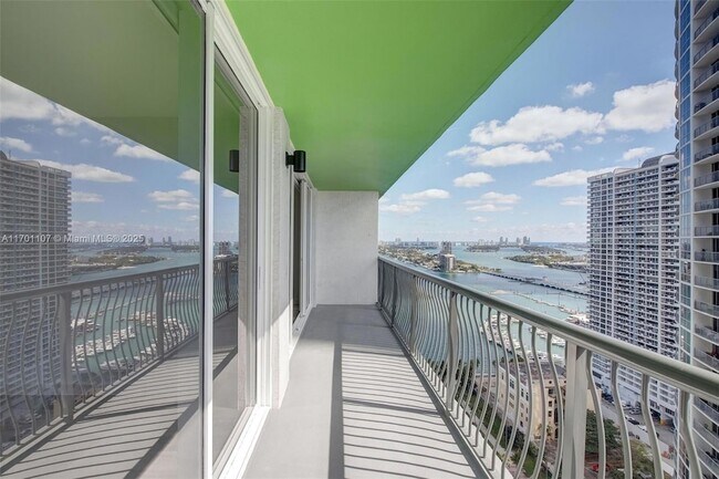 property at 1756 N Bayshore Dr