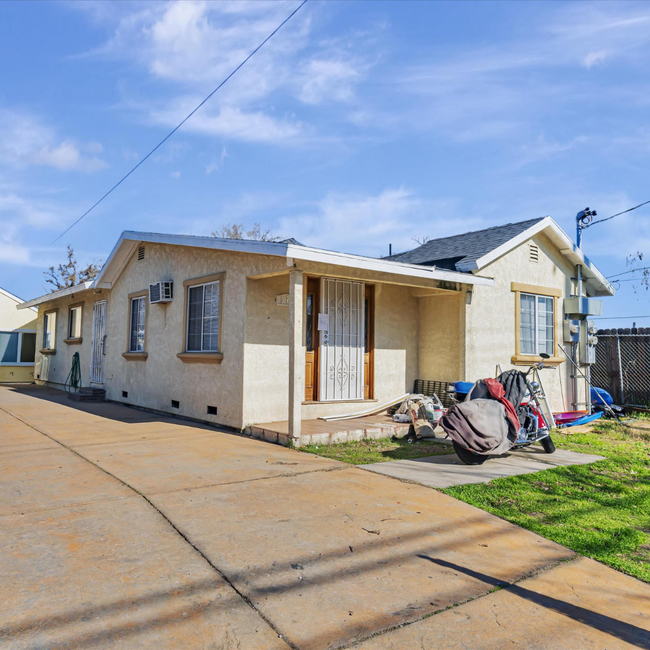 575 Ford Rd in Sacramento, CA - Building Photo - Building Photo