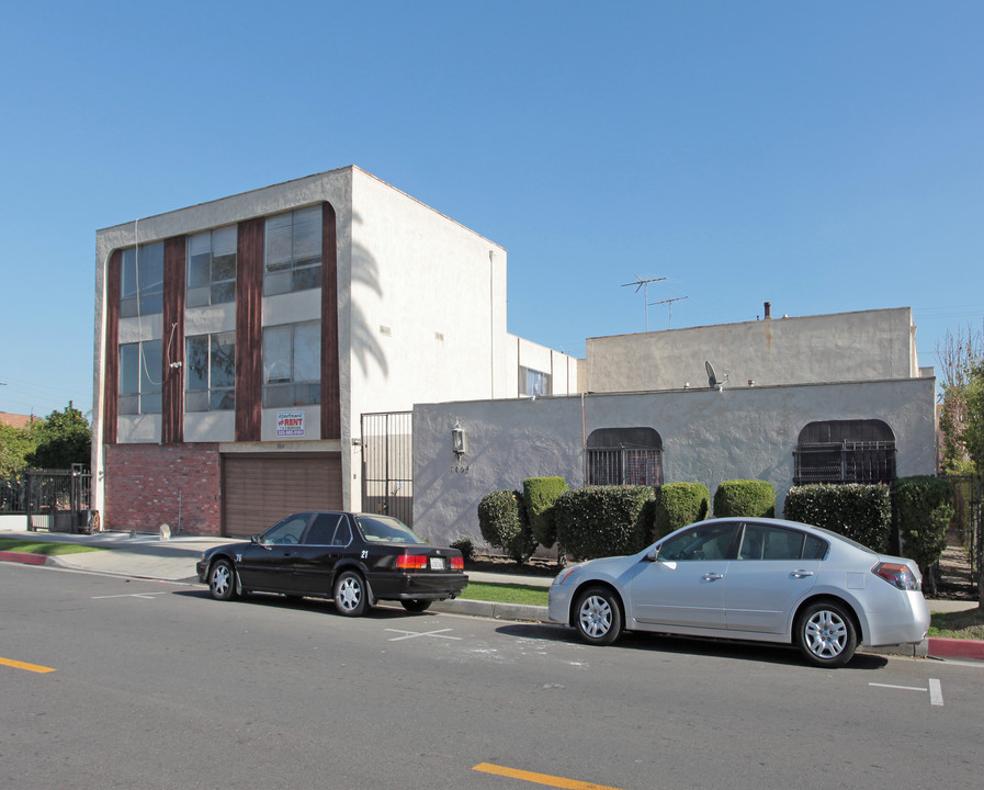 7008 Stafford Ave in Huntington Park, CA - Foto de edificio