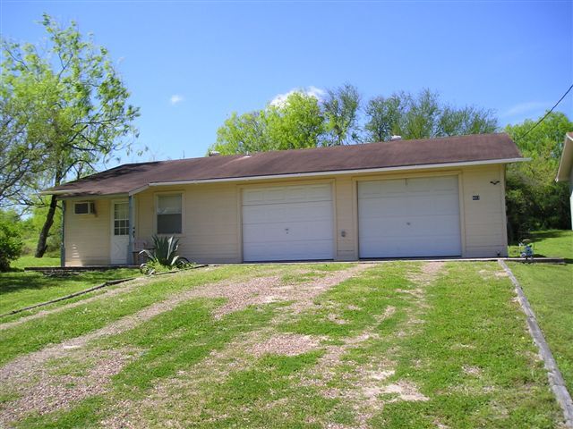 403 S Vista Dr, Unit 2G in Sandia, TX - Building Photo