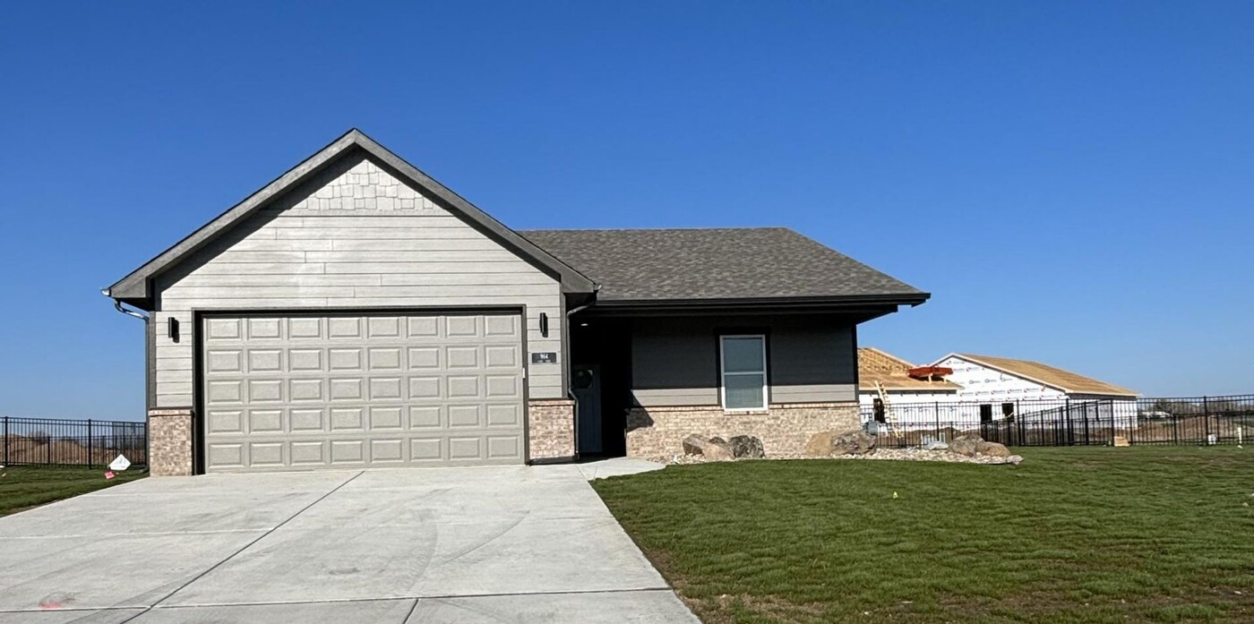 964 Long Path Ct in Goddard, KS - Foto de edificio