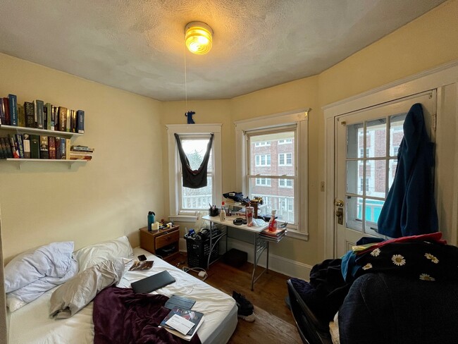 97 Kilsyth Rd, Unit 3