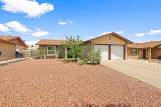 724 Martha Gale Dr in El Paso, TX - Building Photo - Building Photo