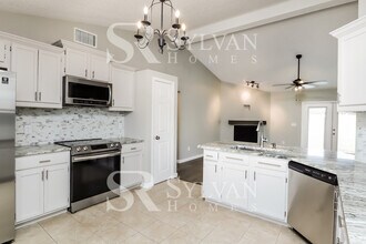 801 Long Lake Dr in Jacksonville, FL - Building Photo - Building Photo