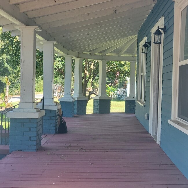 1423 Lucas St in Cayce, SC - Building Photo - Building Photo